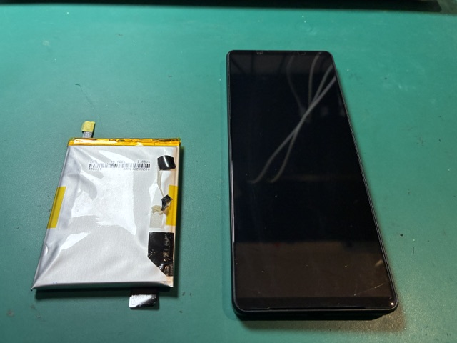 神戸市からお越しのお客様より Xperia 1 Ⅳのバッテリー交換をご依頼いただきました！